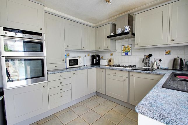 17, Yew Tree Drive, Bovingdon photo 4