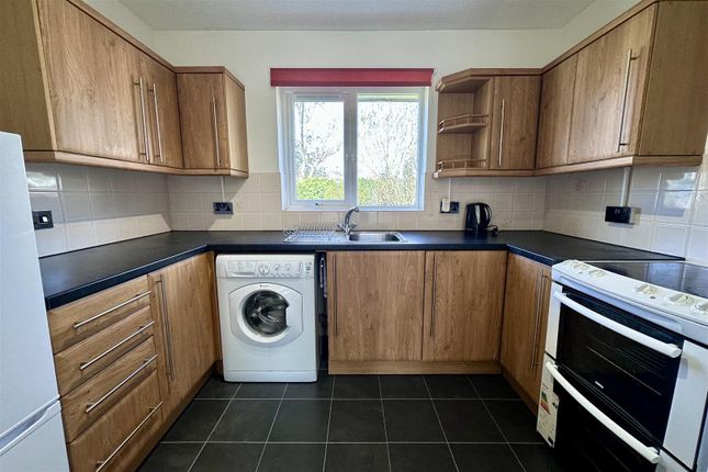 52 Allingham Court, Summers Road, Farncombe photo 2