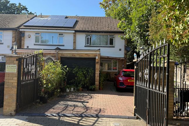 83, Pine Tree Close, Hounslow photo 3