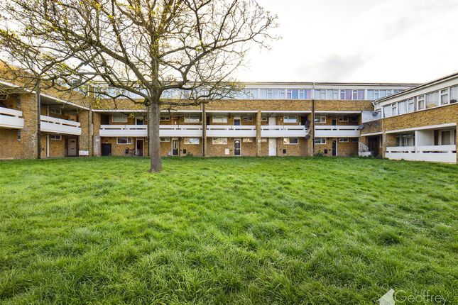 234, Brockles Mead, Harlow photo 2