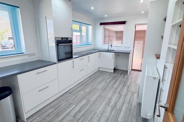 Rosine, Byron Close, Newbury photo 2