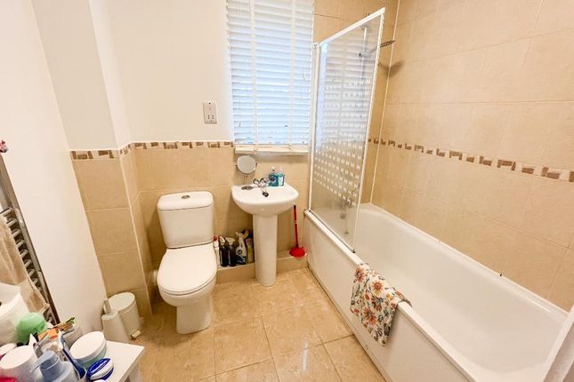 Flat for sale in Somerton Road, Cricklewood, London