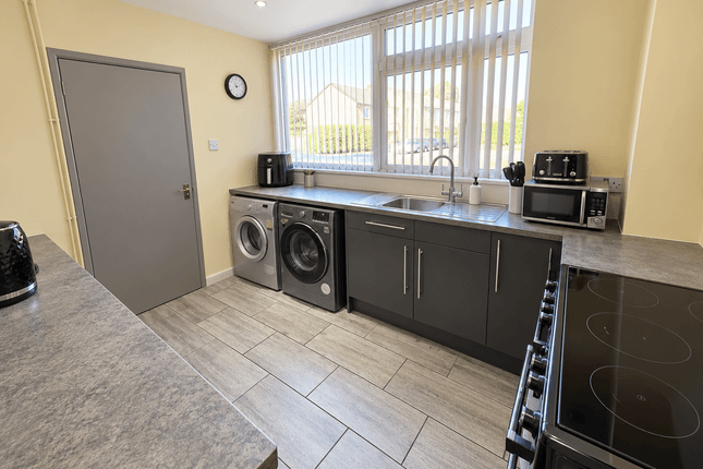 41 Cornbrook Park Road, Hulme, MANCHESTER photo 5