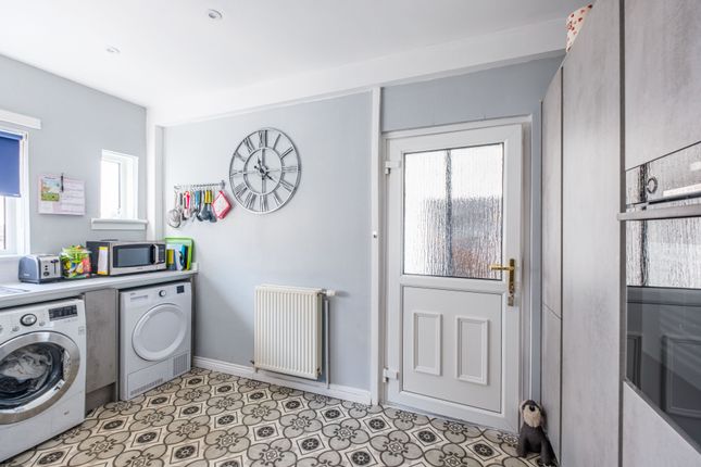 5 Caledonia Road, Shotts photo 5