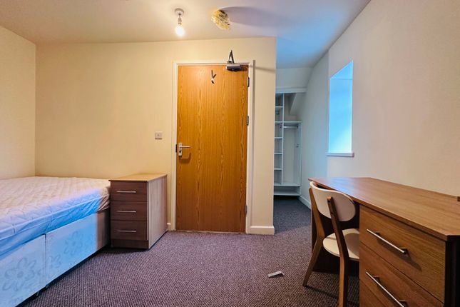 Room 6, 67a Walter Road, Swansea photo 2