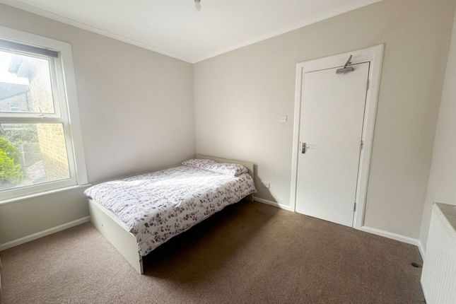 Room 4 25 Gilbert Road, Belvedere photo 3
