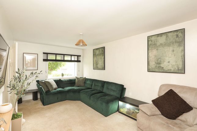 2 Ballifield Rise, Sheffield photo 4