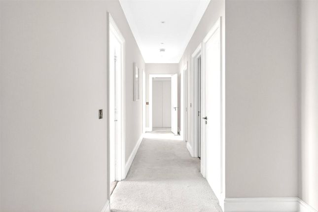 Flat 35,, South Lodge, London photo 4