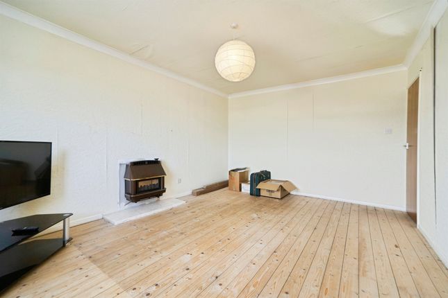 7, Oak Bank Crescent, Keighley photo 4
