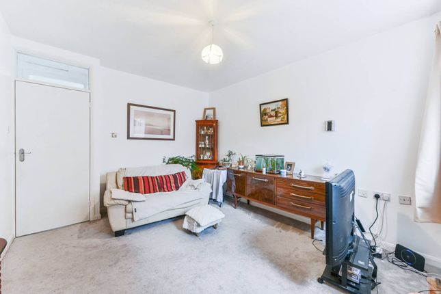 Thumbnail Bungalow for sale in Bletchingley Close, Thornton Heath