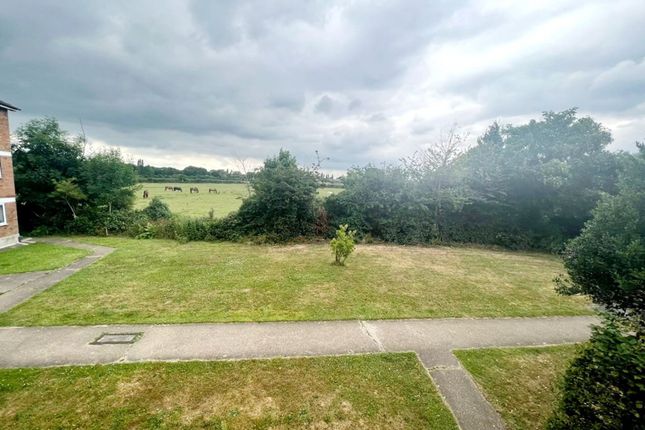 2 Bower Close, Northolt photo 4
