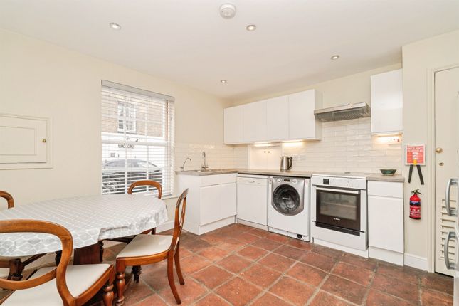 4, Cross Street, Holt photo 3