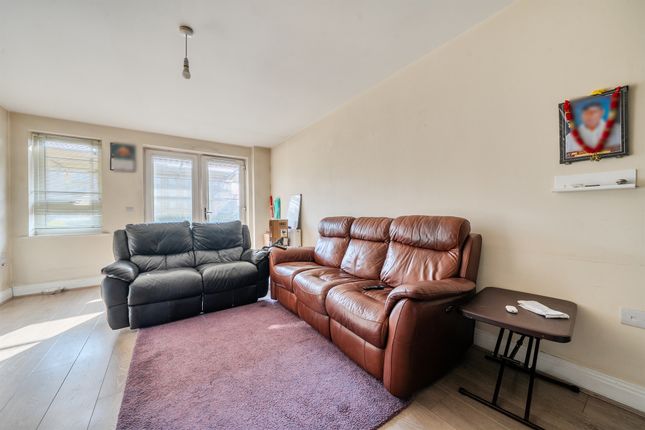 Flat 35, Kestrel Court, 4, Heron Way, Maidenhead photo 4