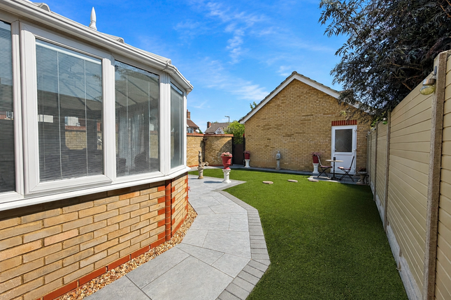 8, Sage Close, Biggleswade photo 3