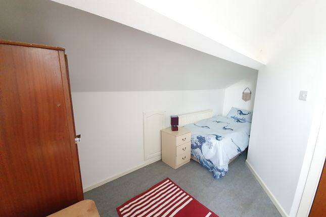Room to rent in Old Park Road, Wednesbury