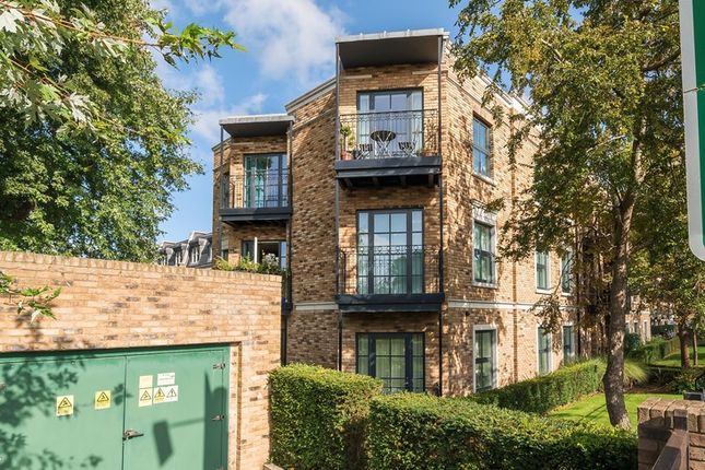 Flat for sale in Cherry Blossom Court, Chiswick, Greater London