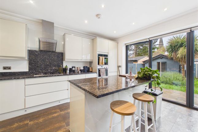13, Gibbon Road, London photo 3