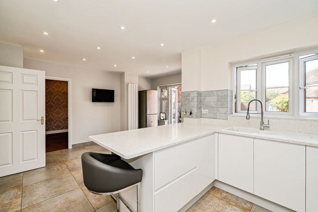 38, Petronel Road, Aylesbury photo 4