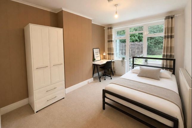 Rooms at, 54, Talbot Road, Manchester photo 3