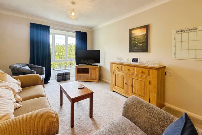 Flat 33, Oak Lodge,, New Road, Berkshire photo 2