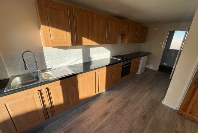 16, Stonecliffe Green Leeds photo 2