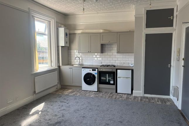 Flat 1, 99, Flixton Road, Manchester photo 4