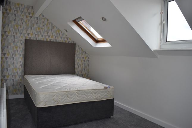 18 Ash Road, Leeds photo 4