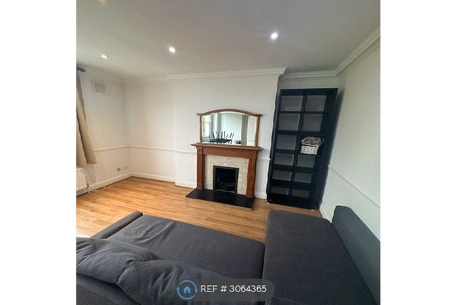 Flat   Eardley Crescent, London photo 2