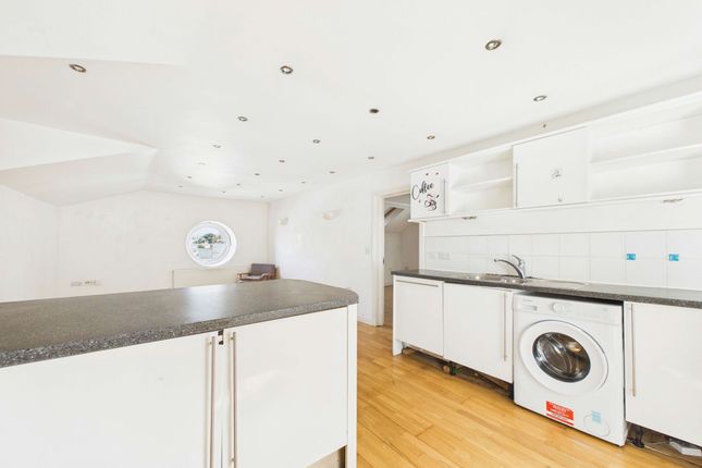Flat 4, The Lighthouse, Torquay photo 4
