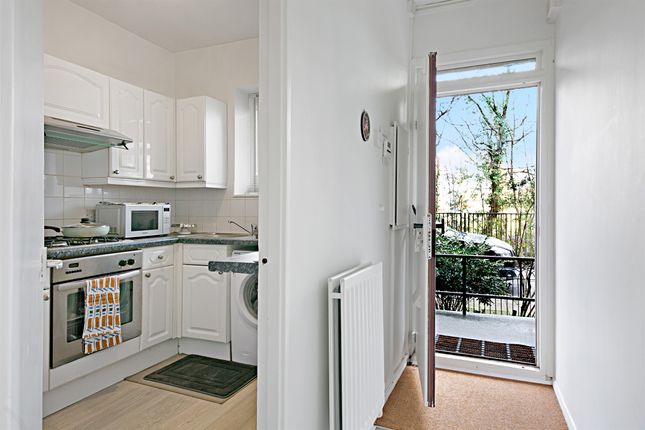Flat 4, Huntingford House, Horne Way, Putney photo 2