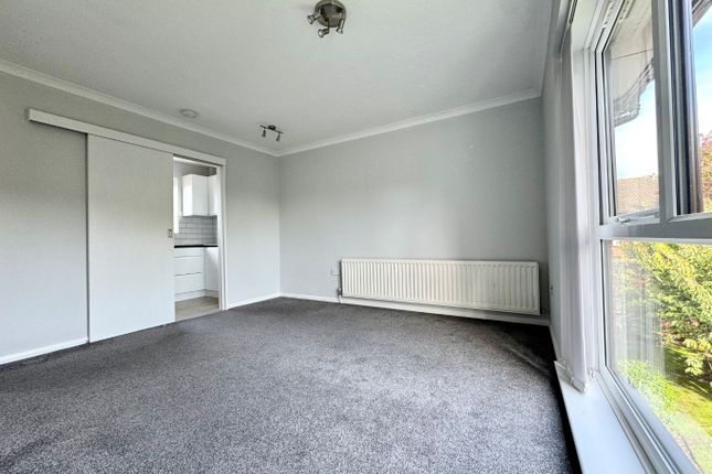 28 Claremont, Laleham Road, Shepperton photo 2