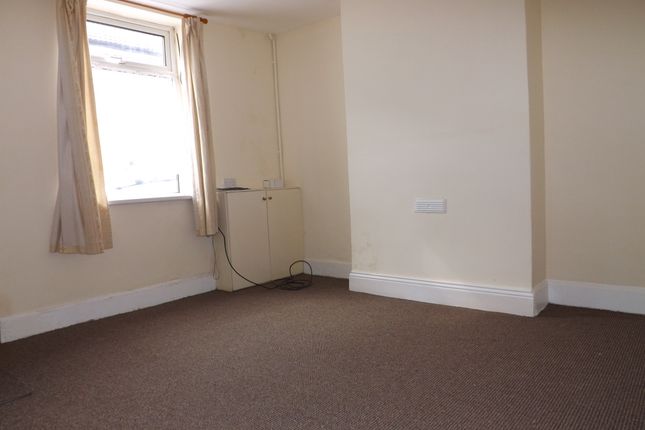 70, Sutton-in-Ashfield photo 4
