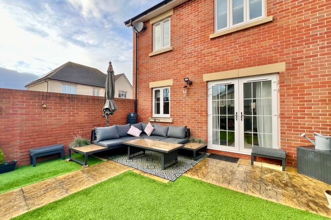 23 Derham Close, Taunton photo 3
