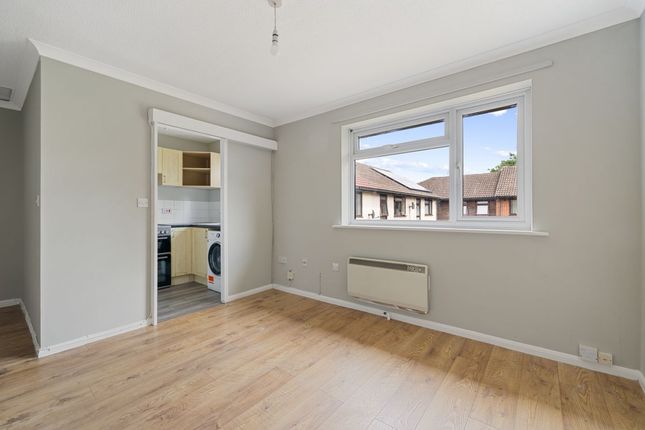 79 Wellesley Close, Aldershot photo 4