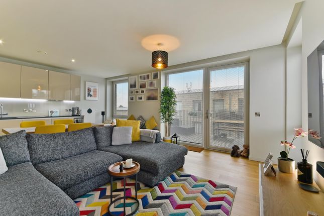 Thumbnail Flat for sale in Isambard Court, Paddlers Avenue