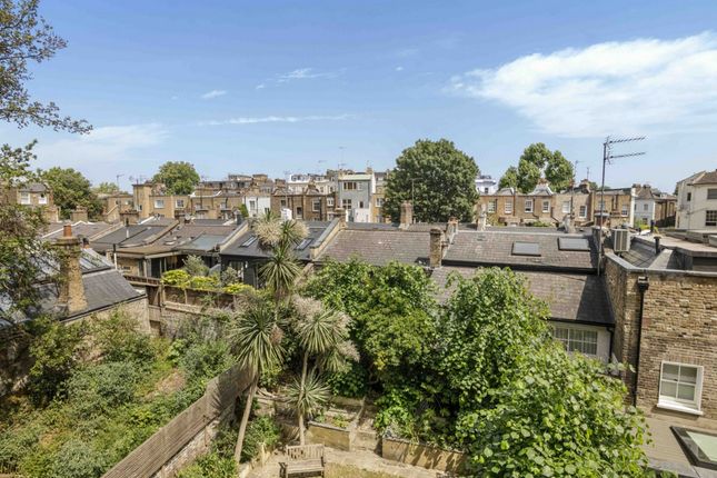 Flat Flat 3, 9, Pembridge Crescent, London photo 4