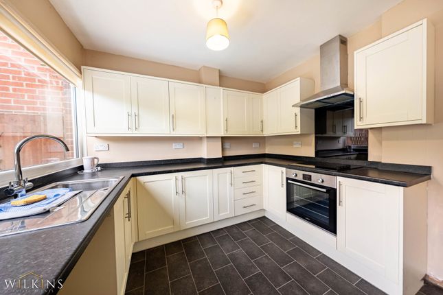 126, Hurst Drive, Burton-on-Trent photo 4