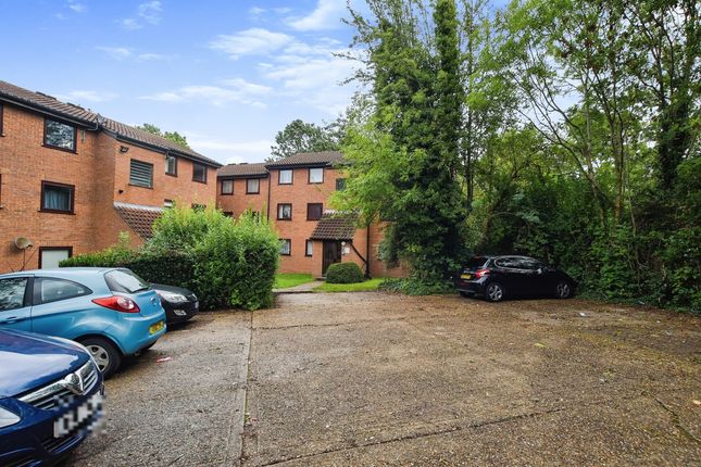 Flat for sale in Valley Green, Hemel Hempstead