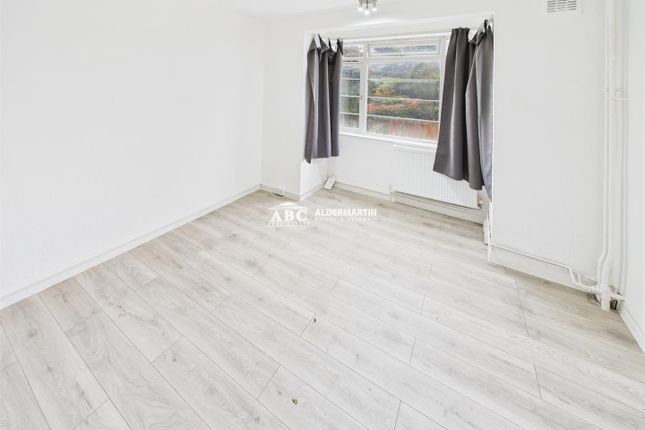 Flat 45, Vincent Court, Bell Lane, London photo 3