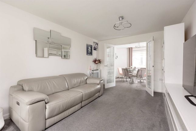 31 Croft Park Crescent, Whitburn Bathgate West Lothian photo 3