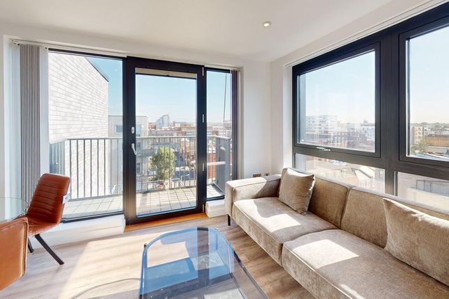 2-bed flat on Herschel Street, Slough, £1,895/mo