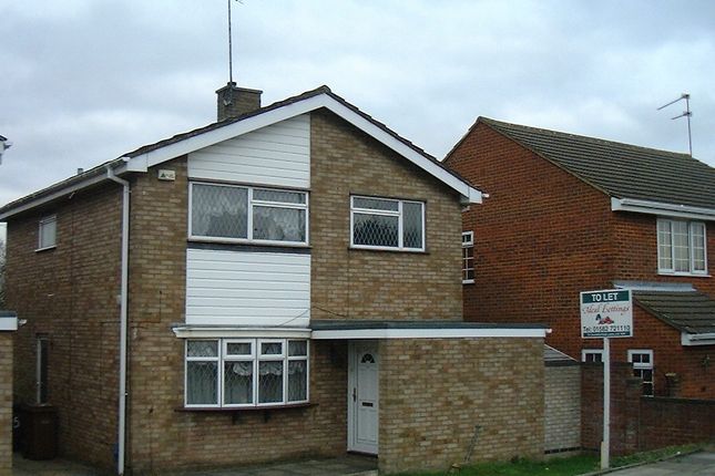 Detached house to rent in Leagrave, Luton