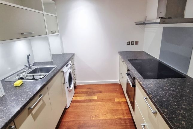 Apartment 1604, Beetham Tower, Liverpool photo 2