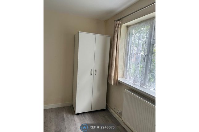 Cambria Close, Hounslow photo 5