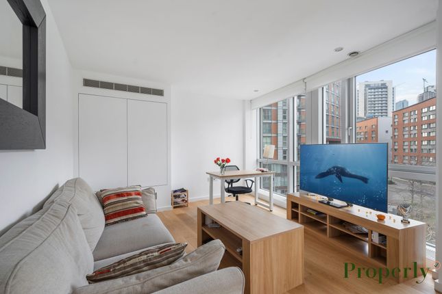 Flat for sale in Fairmont Avenue, London