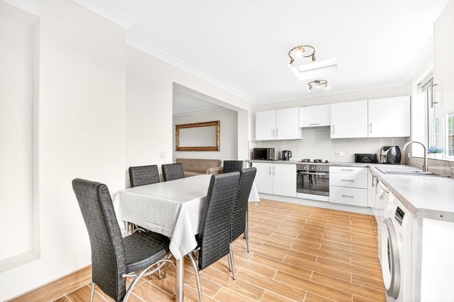 122, Gospatrick Road, London photo 4