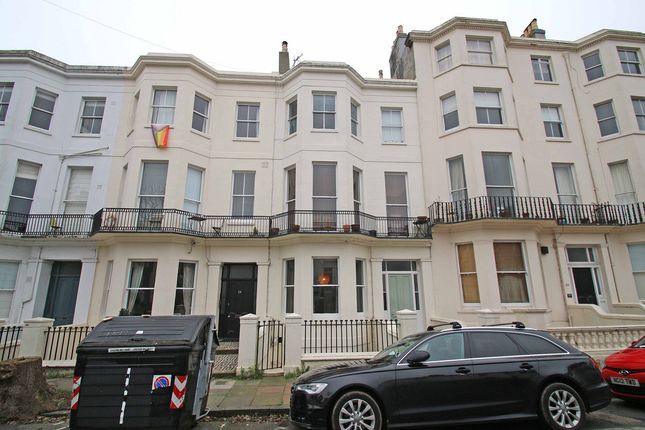 Flat to rent in Compton Avenue, Brighton