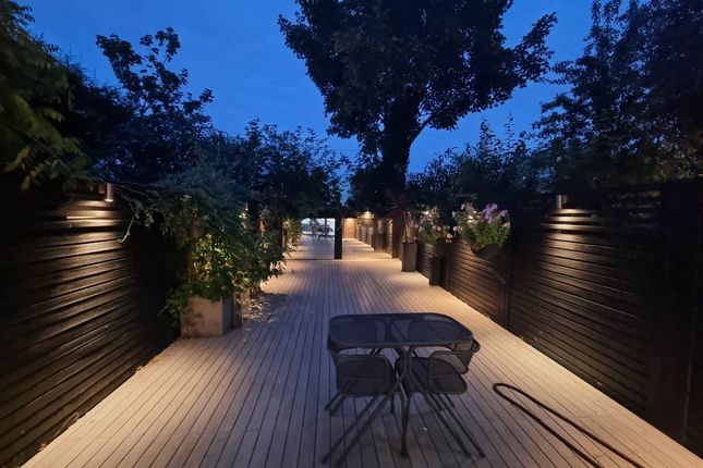 21, Goddard Place, London photo 4