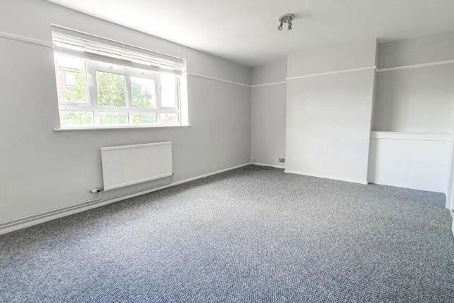 4, Tudor Way, Hertford photo 3