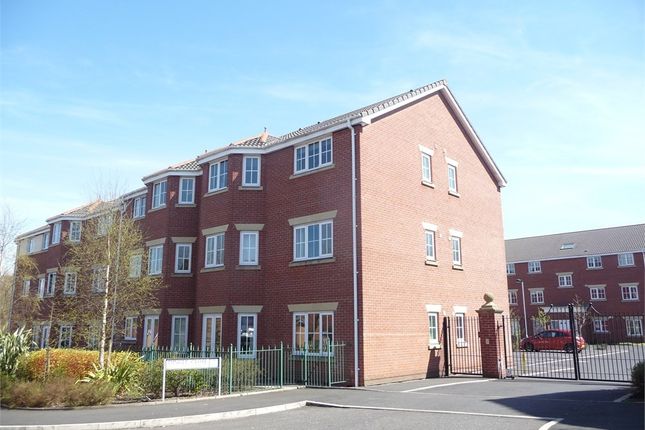 Flat to rent in Dingle Close, Radcliffe, Manchester
